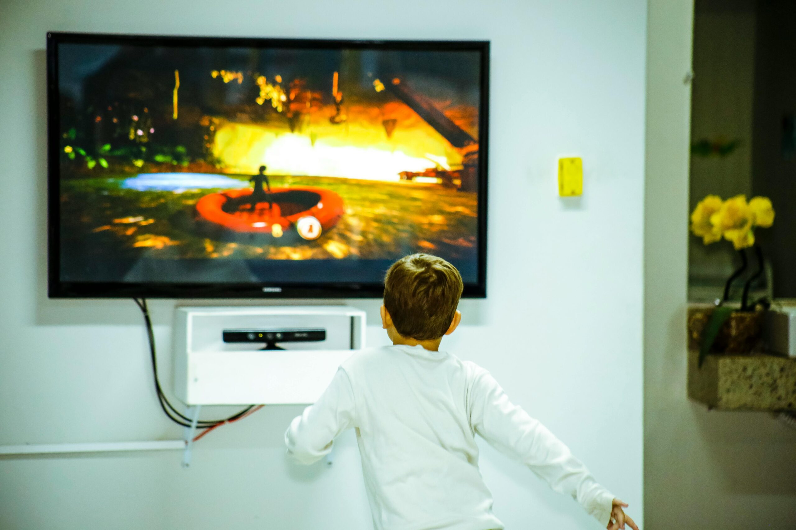 Láthatatlan technológia és a stílusos 4k tv a nappaliban